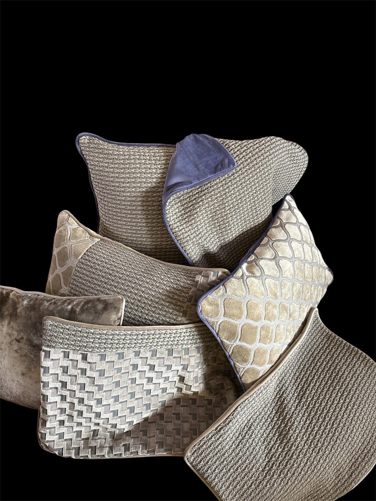 Set di Cuscini Pregiati Trama Artigianale - Eleganza e Comfort per il Tuo Living