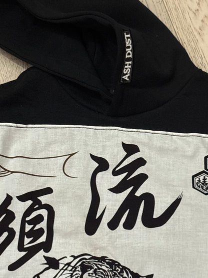 Felpa Nera Cappuccio - Drappo Giapponese Applicato