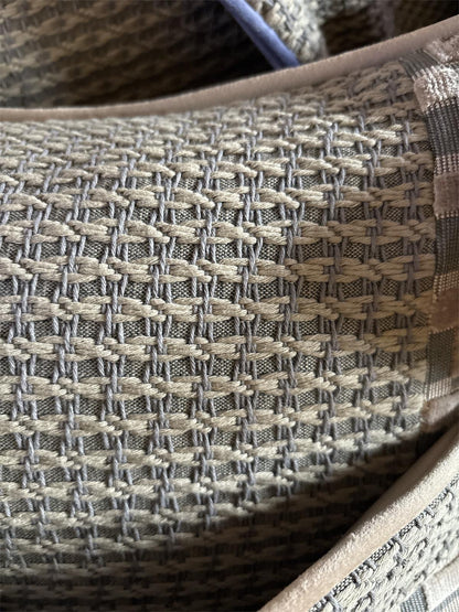 Set di Cuscini Pregiati Trama Artigianale - Eleganza e Comfort per il Tuo Living