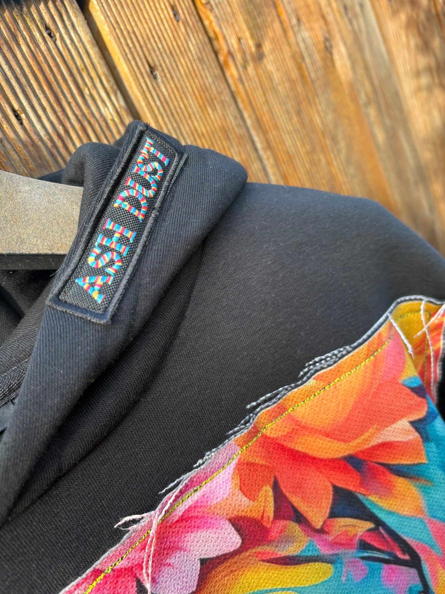 Felpa Nera Over Crop - Viso Donna Artigianale Unica