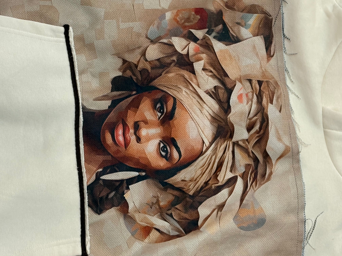 Felpa Off-White Premium - Grafica Viso e Tasca Sovrapposta