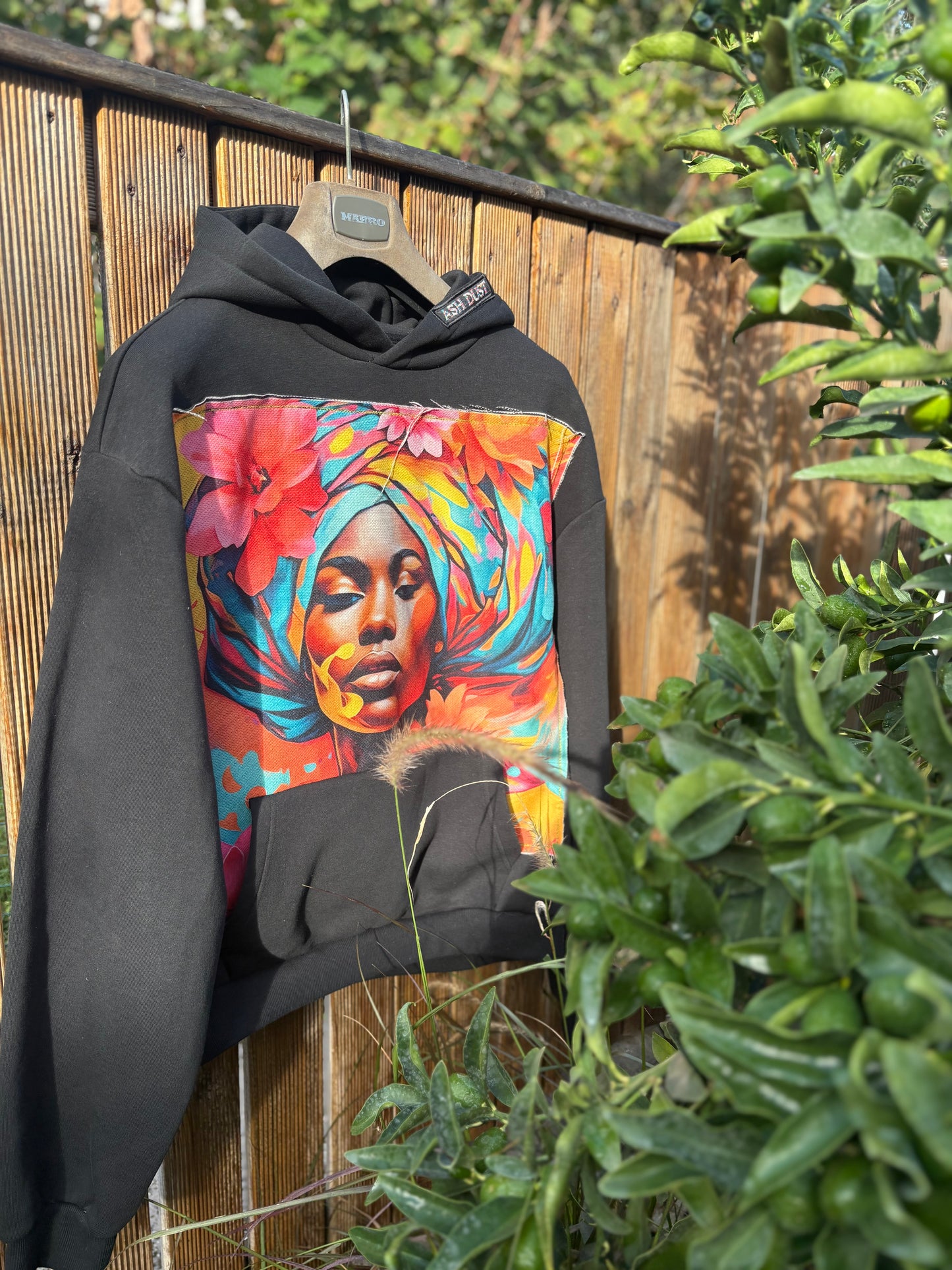 Felpa Nera Over Crop - Viso Donna Artigianale Unica