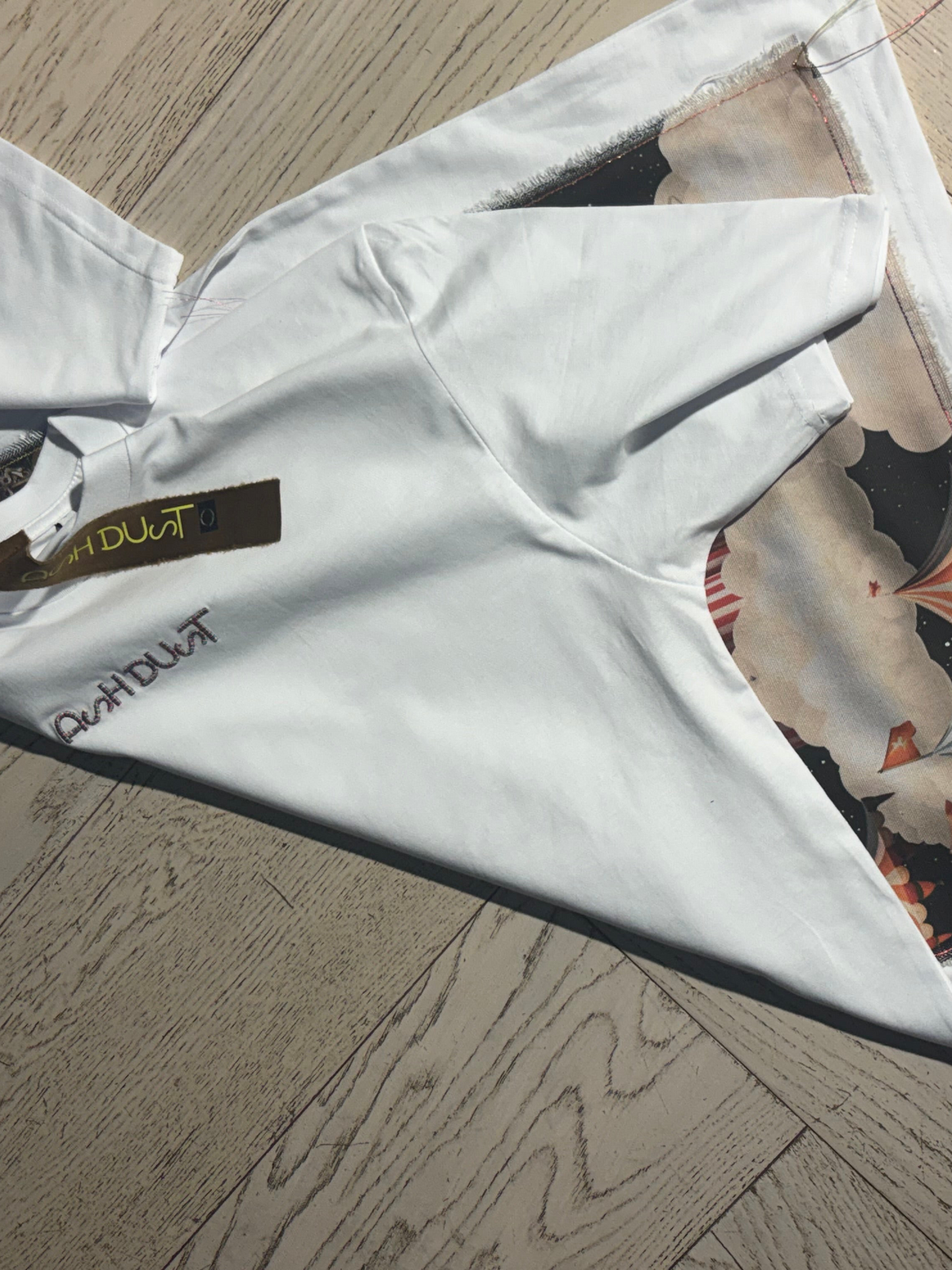 Maglietta Bianca Cotone 100% - Grafica Circo Stilosa