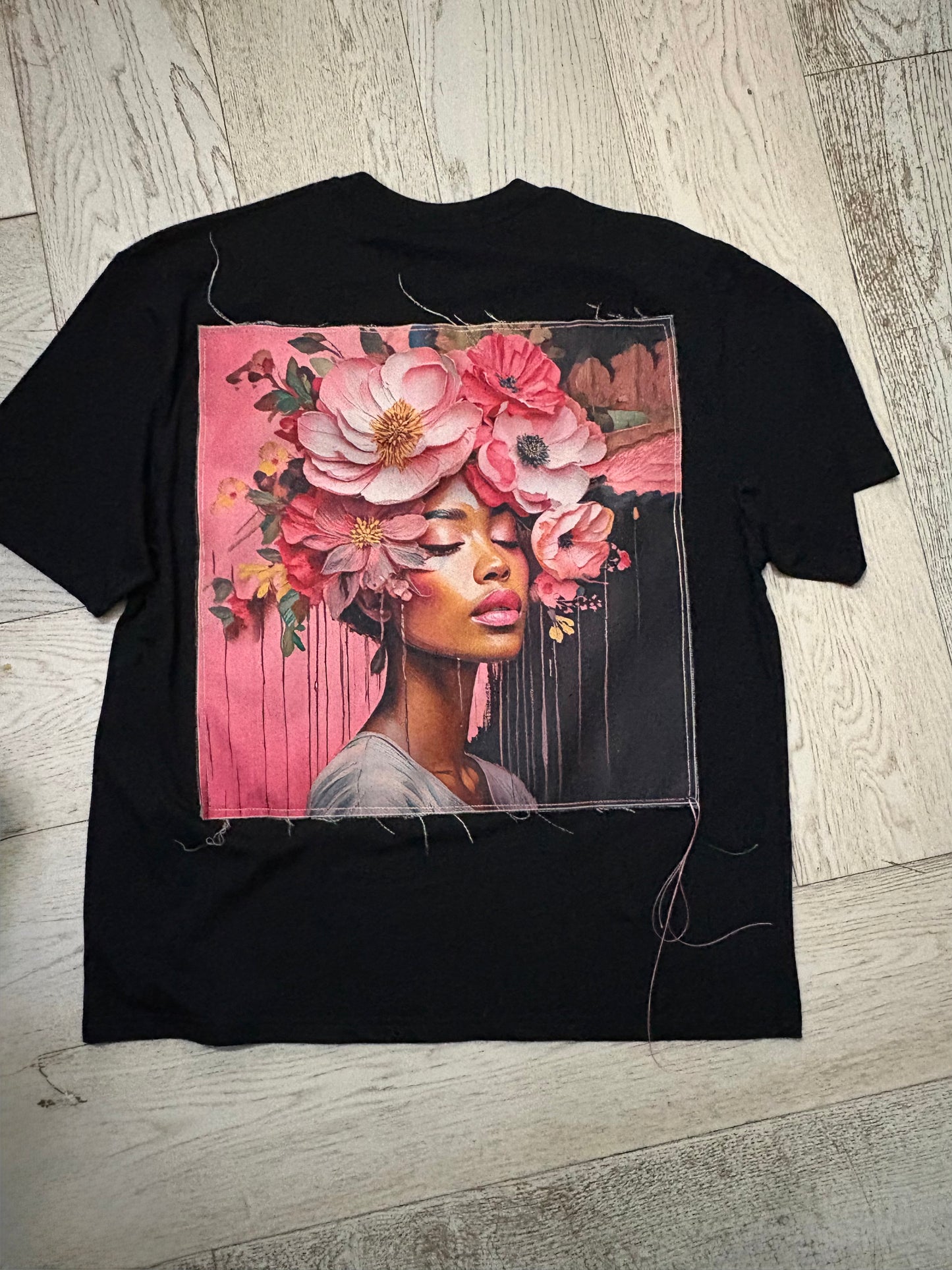 T-Shirt Nera Viso Donna - Grafica Artistica