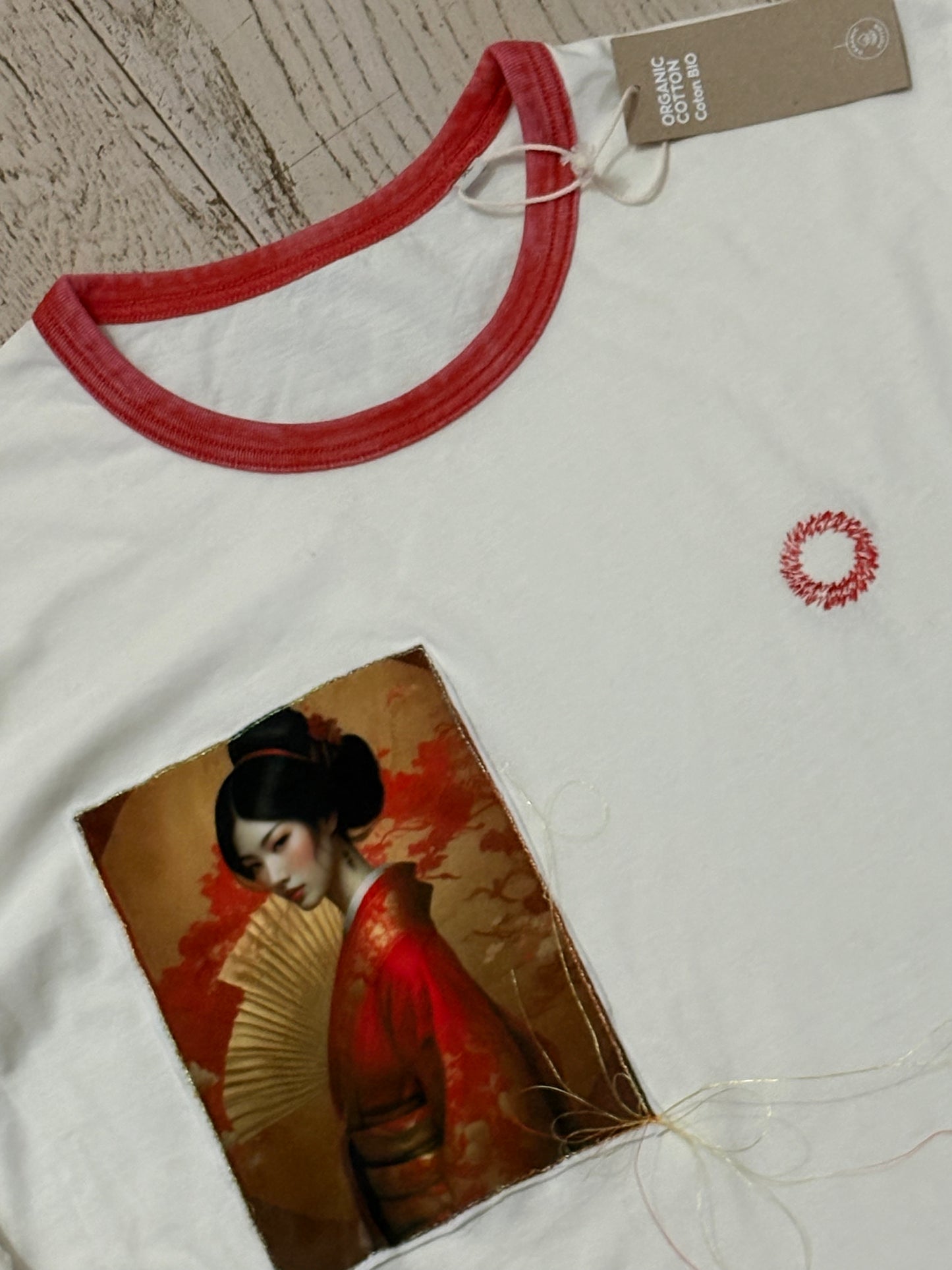 T-Shirt Vintage con Bordino rosso